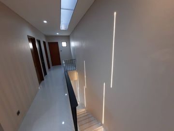 DIJUAL RUMAH CANTIK 2 LANTAI SIAP HUNI LOKASI SANGAT STRATEGIS DI GRAHA RAYA BINTARO (DM85)