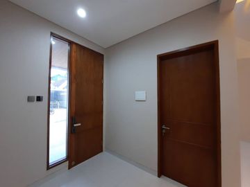 DIJUAL RUMAH CANTIK 2 LANTAI SIAP HUNI LOKASI SANGAT STRATEGIS DI GRAHA RAYA BINTARO (DM85)