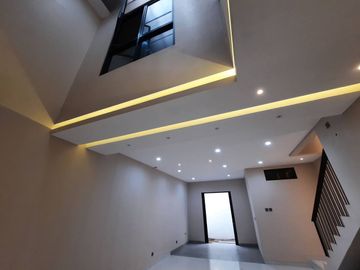 DIJUAL RUMAH CANTIK 2 LANTAI SIAP HUNI LOKASI SANGAT STRATEGIS DI GRAHA RAYA BINTARO (DM85)