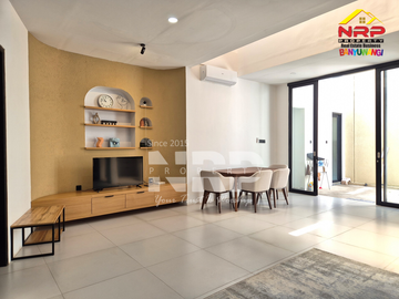 DISEWAKAN RUMAH MODERN FULL FURNITURE 2 LANTAI DI TAMANBARU - BANYUWANGI