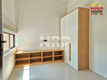 DISEWAKAN RUMAH MODERN FULL FURNITURE 2 LANTAI DI TAMANBARU - BANYUWANGI