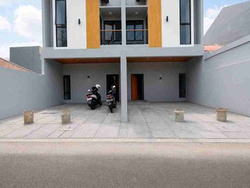 DIJUAL RUMAH MODERN SIAP HUNI PULO GADUNG JAKARTA TIMUR