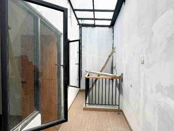DIJUAL RUMAH MODERN SIAP HUNI PULO GADUNG JAKARTA TIMUR