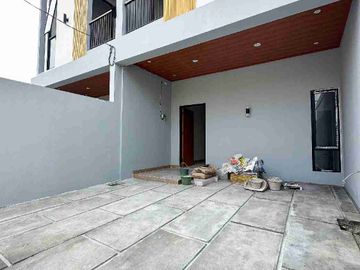 DIJUAL RUMAH MODERN SIAP HUNI PULO GADUNG JAKARTA TIMUR