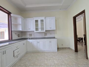 Dijual Rumah di Kemang Timur. Bisa buat kantor