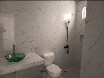 DIJUAL/DISEWAKAN RUMAH CANTIK SIAP HUNI DI VILLA MELATI MAS (EN712)