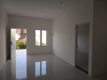 DIJUAL/DISEWAKAN RUMAH CANTIK SIAP HUNI DI VILLA MELATI MAS (EN712)