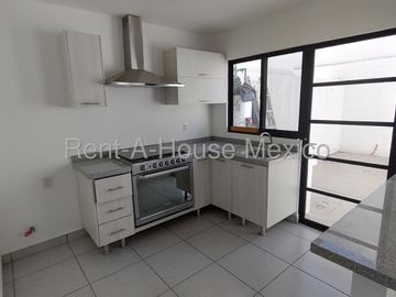 Casa en Renta en Zákia | 3 Recámaras | Alberca | Cerca de Parques y Zona Comercial / DG