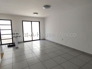 Casa en Renta en Zákia | 3 Recámaras | Alberca | Cerca de Parques y Zona Comercial / DG