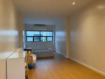 NEWLY RENOVATED 3-STOREY TOWNHOUSE IN LOS TAMARAOS PARAÑAQUE