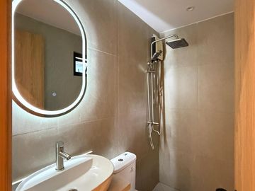 NEWLY RENOVATED 3-STOREY TOWNHOUSE IN LOS TAMARAOS PARAÑAQUE