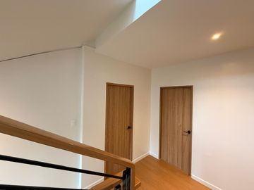 NEWLY RENOVATED 3-STOREY TOWNHOUSE IN LOS TAMARAOS PARAÑAQUE