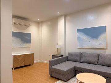 NEWLY RENOVATED 3-STOREY TOWNHOUSE IN LOS TAMARAOS PARAÑAQUE