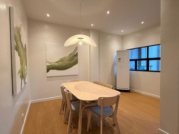 NEWLY RENOVATED 3-STOREY TOWNHOUSE IN LOS TAMARAOS PARAÑAQUE
