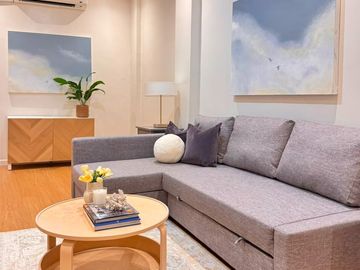 NEWLY RENOVATED 3-STOREY TOWNHOUSE IN LOS TAMARAOS PARAÑAQUE