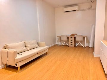 NEWLY RENOVATED 3-STOREY TOWNHOUSE IN LOS TAMARAOS PARAÑAQUE