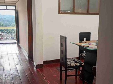 Se vende casa con renta en el barrio san jorge.