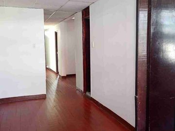 Se vende casa con renta en el barrio san jorge.