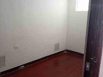Se vende casa con renta en el barrio san jorge.