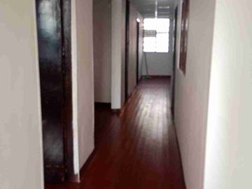 Se vende casa con renta en el barrio san jorge.