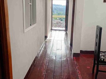Se vende casa con renta en el barrio san jorge.