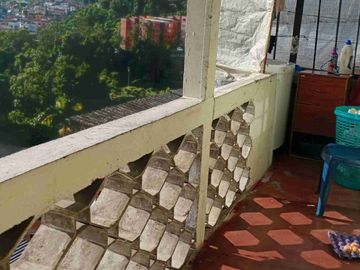 Se vende casa con renta en el barrio san jorge.