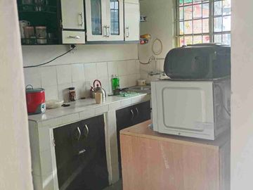 Se vende casa con renta en el barrio san jorge.