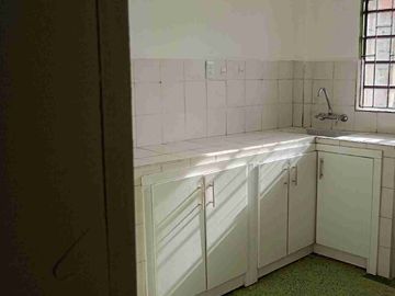 Se vende casa con renta en el barrio san jorge.