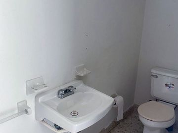 Local comercial en renta para oficina o consultorio en Morelia | $7,500 MXN mensuales