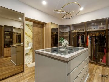 Three Bedroom Luxury Modern Villa For Sale In Seminyak, Kuta