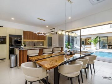 Three Bedroom Luxury Modern Villa For Sale In Seminyak, Kuta