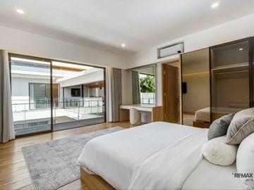 Three Bedroom Luxury Modern Villa For Sale In Seminyak, Kuta