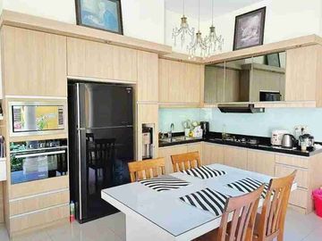 Jual Rumah Cakep Full Furnished Cluster Alicante