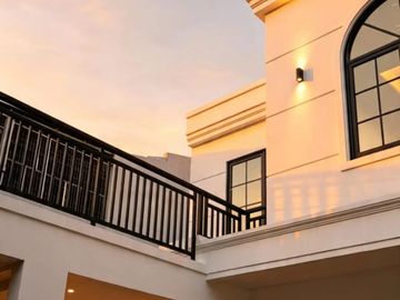 ZN140 Rumah Baru Classic Mewah di Lubang Buaya Cipayung Jakarta Timur