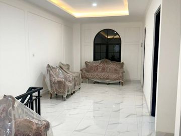 ZN140 Rumah Baru Classic Mewah di Lubang Buaya Cipayung Jakarta Timur