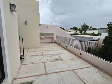 CASA EN VENTA POR PASEO DE MONTEJO