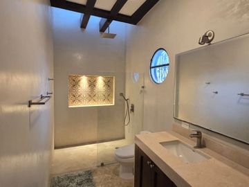 CASA EN VENTA POR PASEO DE MONTEJO