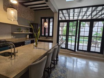 CASA EN VENTA POR PASEO DE MONTEJO