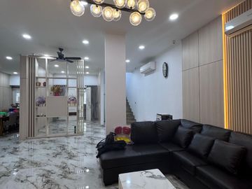 Turun Harga Jual Cepat Rumah 3,5 Lantai (Gading Serpong)