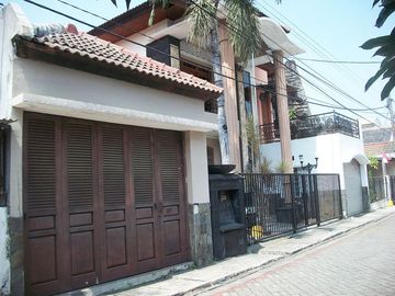 Rumah di Rungkut Asri Tengah
