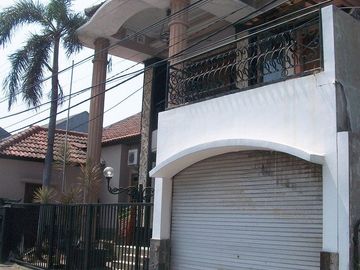 Rumah di Rungkut Asri Tengah