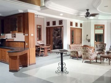 Rumah di Rungkut Asri Tengah