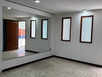 🏢✨ 𝗟𝗢𝗖𝗔𝗟 𝗖𝗢𝗠𝗘𝗥𝗖𝗜𝗔𝗟 𝗔 𝗣𝗜𝗘 𝗗𝗘 𝗖𝗔𝗟𝗟𝗘 𝗘𝗡 𝗘𝗟 𝗖𝗘𝗡𝗧𝗥𝗢 𝗗𝗘 𝗧𝗢𝗟𝗨𝗖𝗔