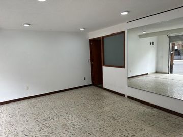 🏢✨ 𝗟𝗢𝗖𝗔𝗟 𝗖𝗢𝗠𝗘𝗥𝗖𝗜𝗔𝗟 𝗔 𝗣𝗜𝗘 𝗗𝗘 𝗖𝗔𝗟𝗟𝗘 𝗘𝗡 𝗘𝗟 𝗖𝗘𝗡𝗧𝗥𝗢 𝗗𝗘 𝗧𝗢𝗟𝗨𝗖𝗔