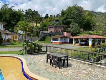 CASA CAMPESTRE Y LOTE