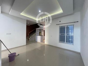 Dijual Rumah Taman Dutamas 2 Lantai di Batam Centre