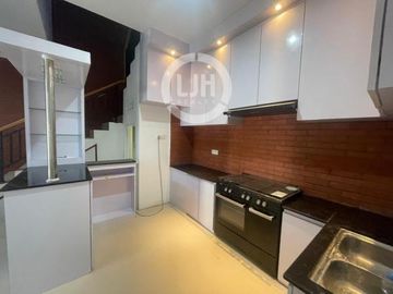 Dijual Rumah Taman Dutamas 2 Lantai di Batam Centre