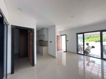 RUMAH 2 LANTAI DEKAT KAMPUS UNHAS MAKASSAR