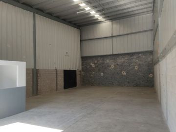 BODEGA EN RENTA DE 200M2 EN PEÑUELAS