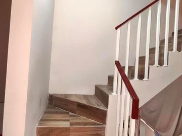 JUAL RUMAH MEWAH  MURAH  2 LANTAI  DI COLOMADU KARANGANYAR  DEKAT KOTA SOLO